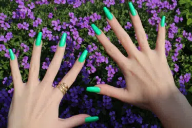 uñas verde agua