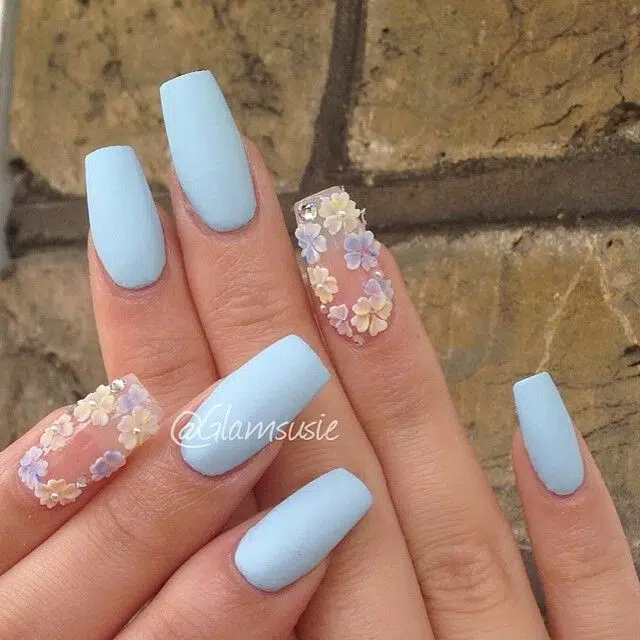 Uñas acrílicas azul cielo