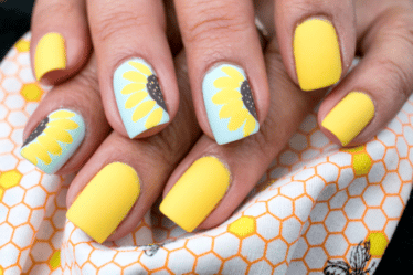 uñas con girasoles