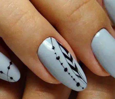 uñas acrílicas azul cielo
