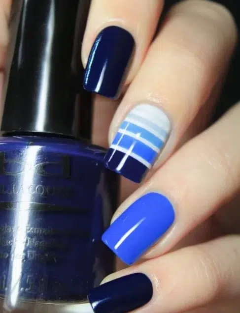 uñas en color azul